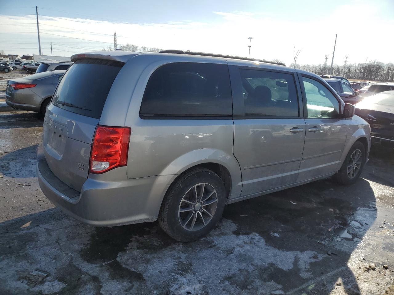 2017 Dodge Caravan - Image 3