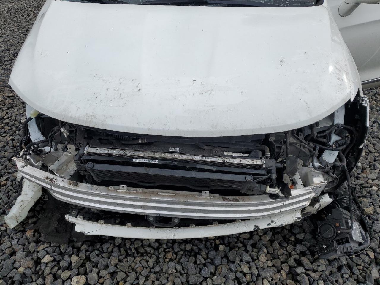 2017 Chrysler Pacifica - Image 12