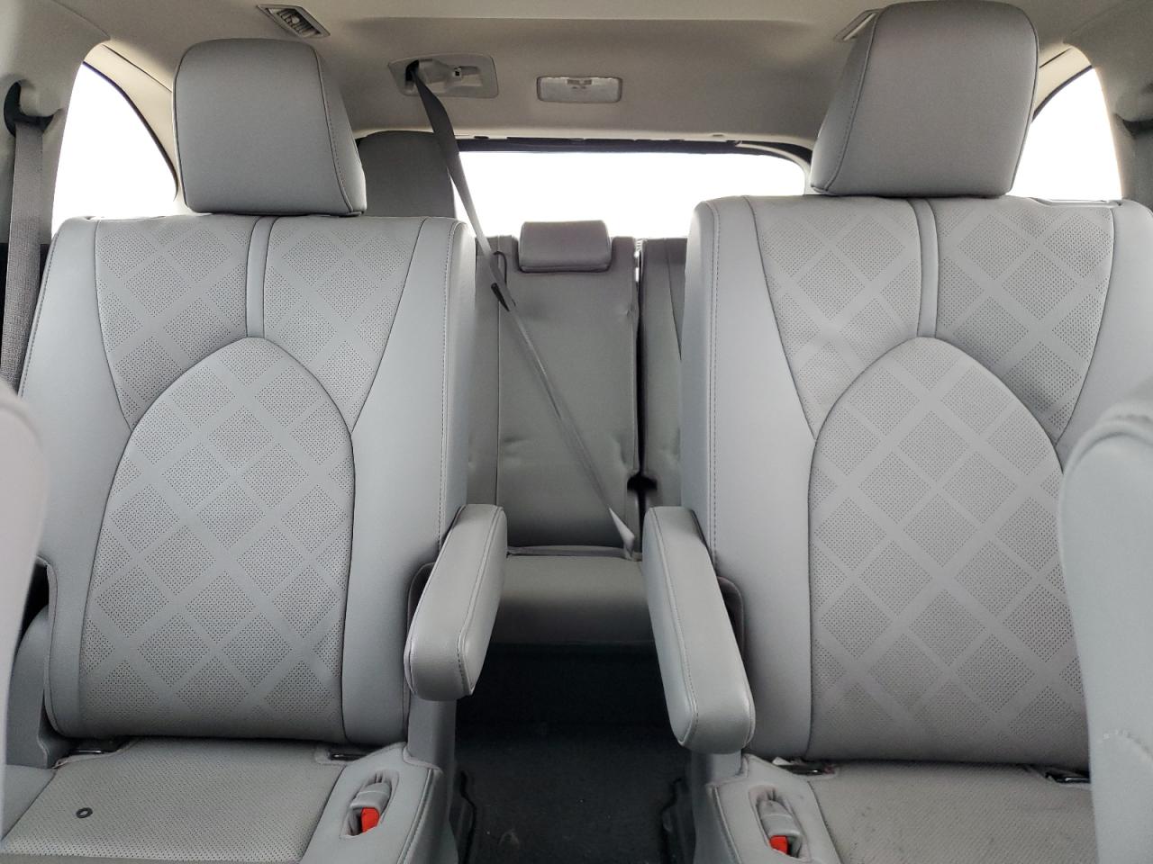 2020 Toyota Highlander - Image 10