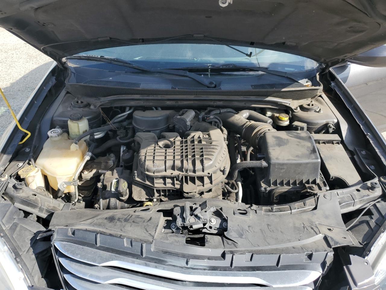 2014 Chrysler 200 - Image 12