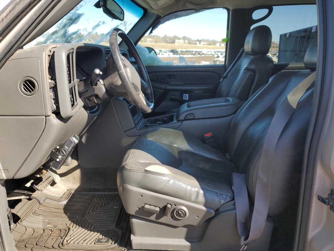 2004 GMC Sierra - Image 7