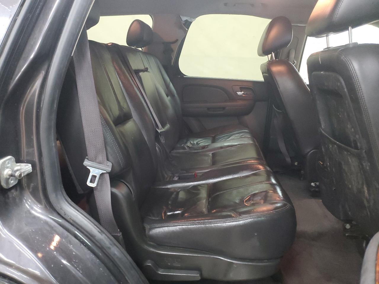 2010 Chevrolet Tahoe - Image 11