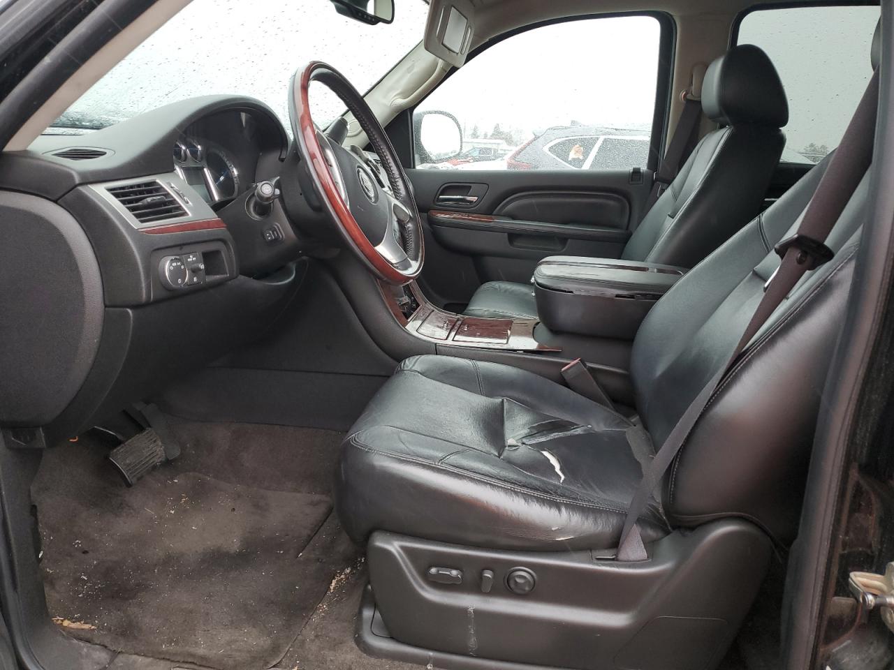 2011 Cadillac Escalade - Image 7