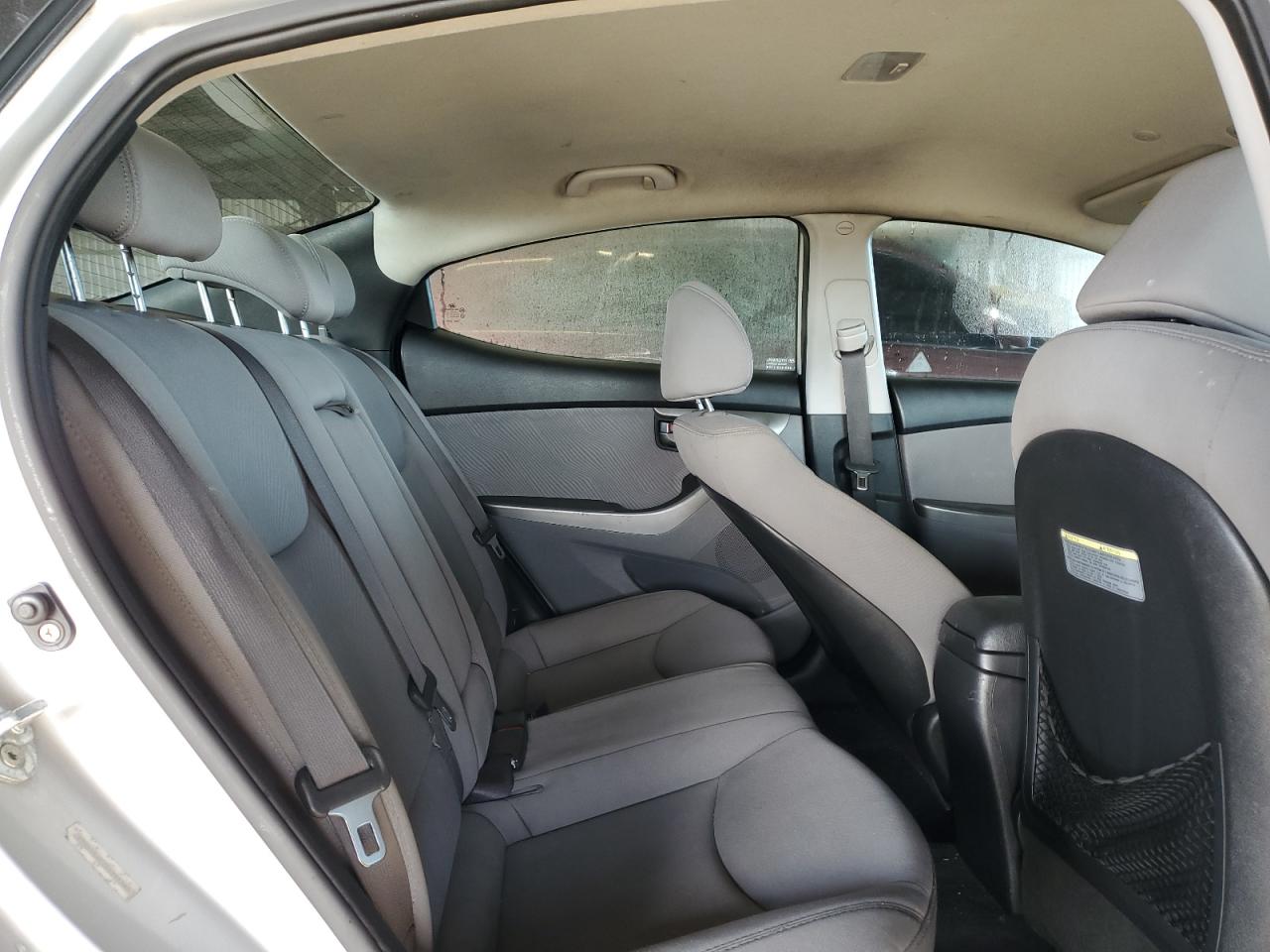 2013 Hyundai Elantra - Image 10