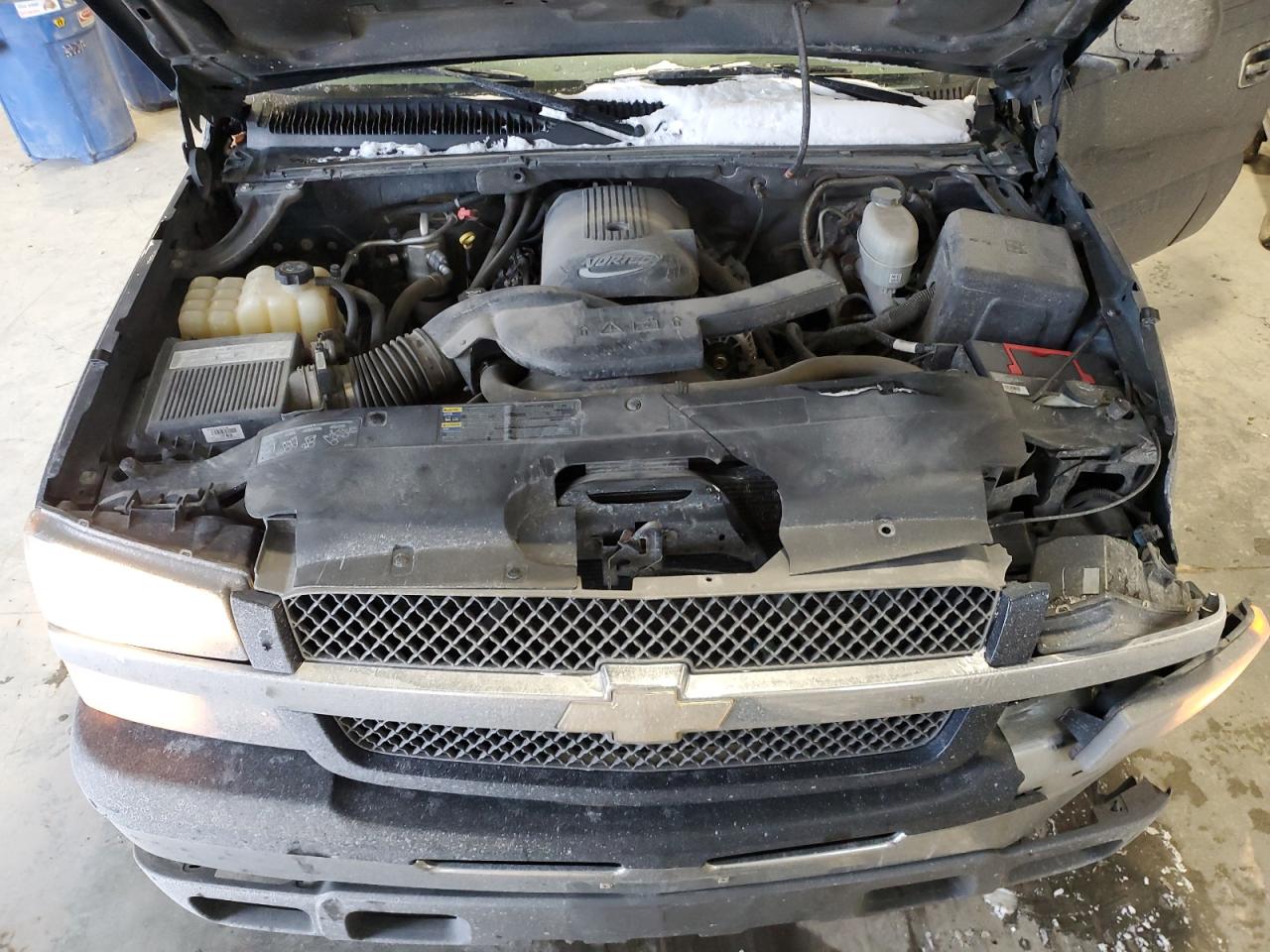 2004 Chevrolet Avalanche - Image 11