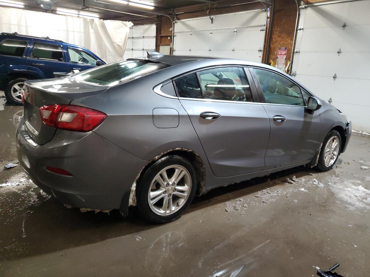 2018 Chevrolet Cruze - Image 3