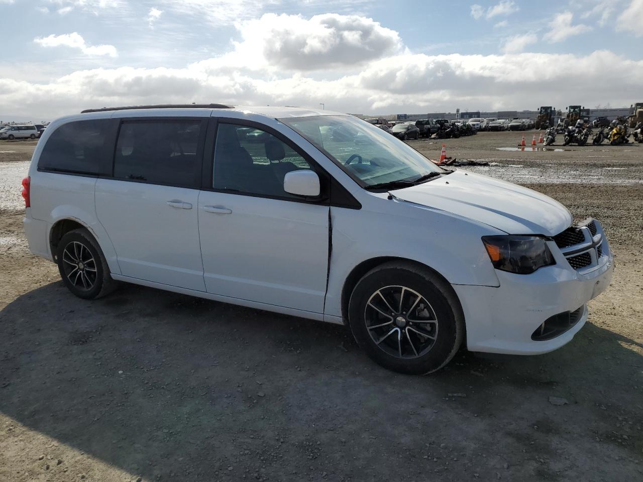 2018 Dodge Caravan - Image 4