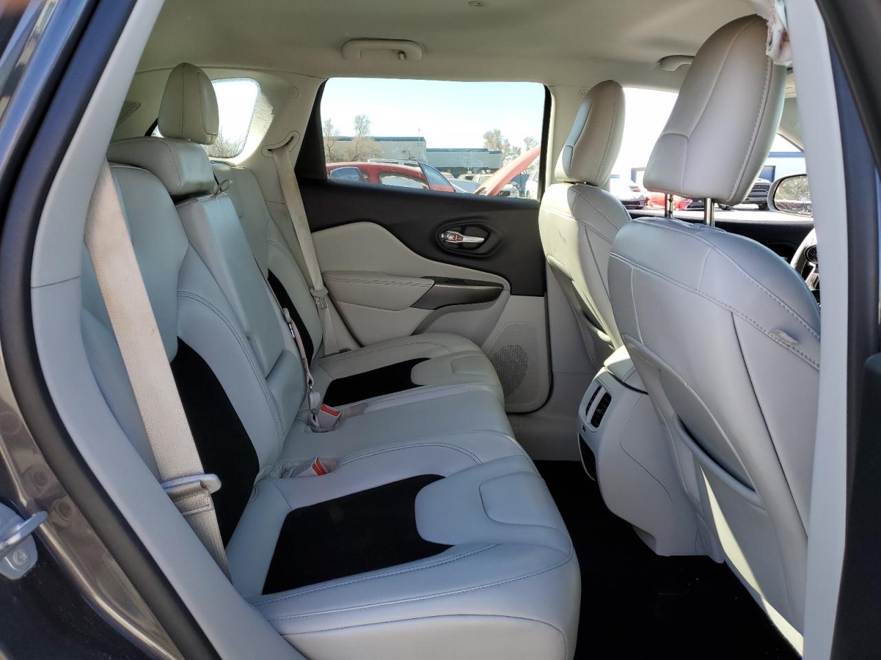 2020 Jeep Grand Cherokee - Image 12