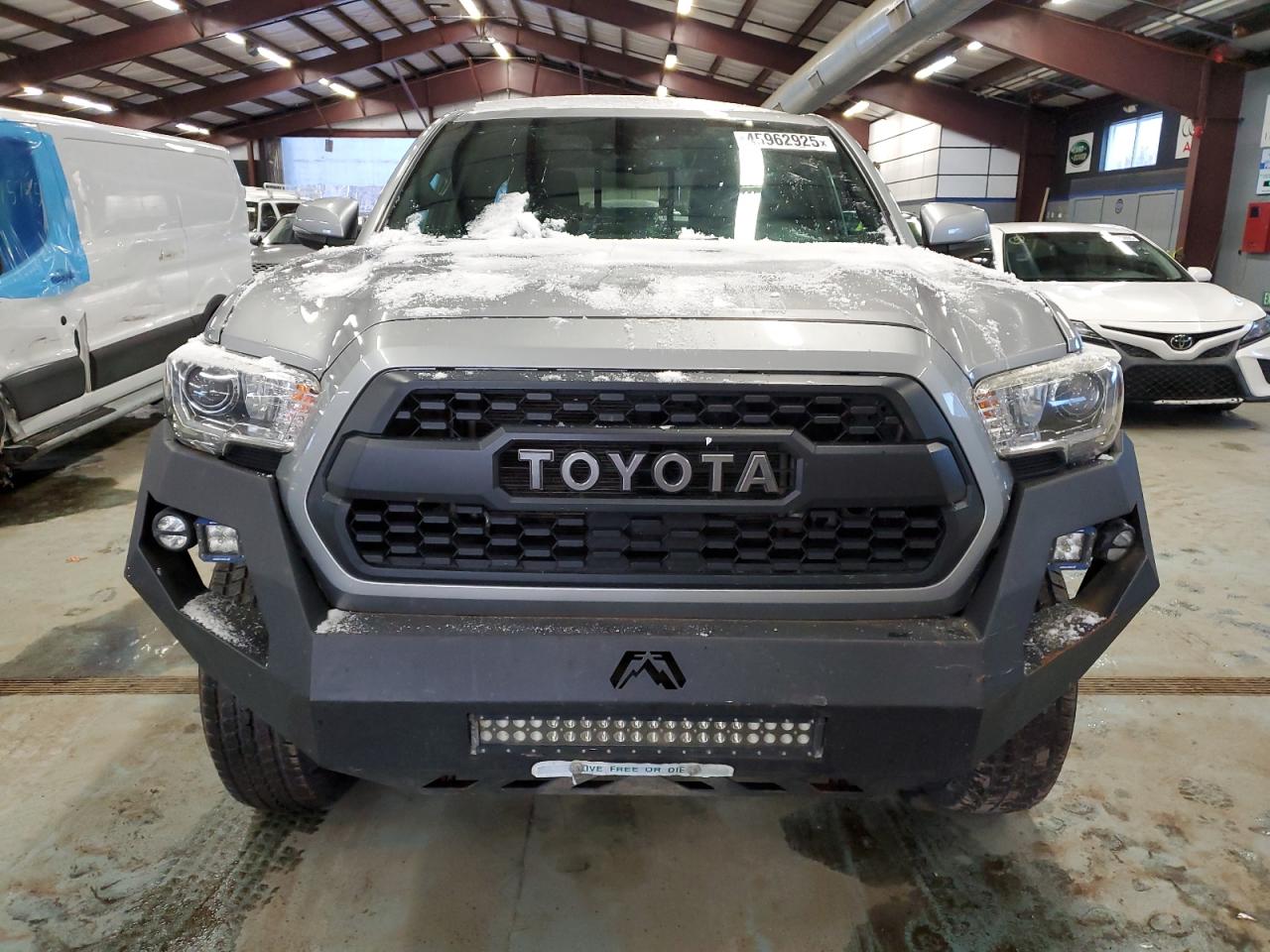 2018 Toyota Tacoma - Image 5