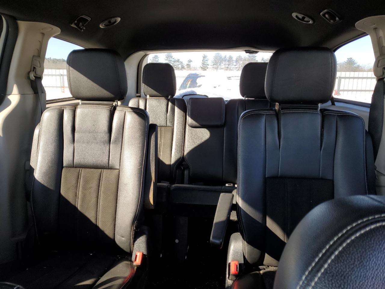 2019 Dodge Caravan - Image 10