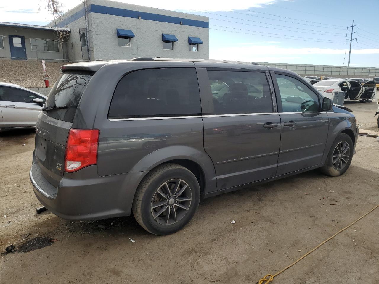 2017 Dodge Caravan - Image 3