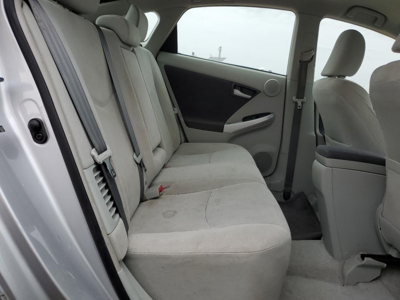 2010 Toyota Prius - Image 11