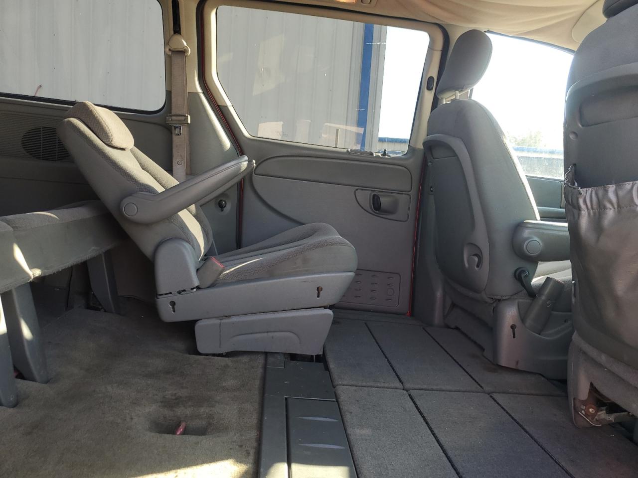 2006 Chrysler Town & Country - Image 11