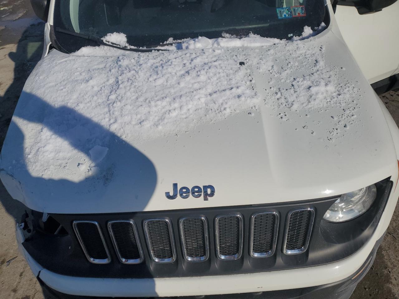 2018 Jeep Renegade - Image 12