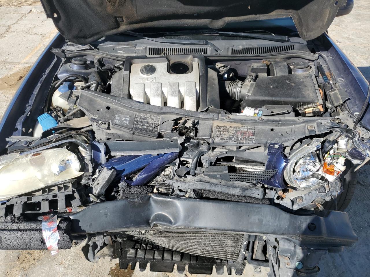 2004 Volkswagen Golf - Image 11
