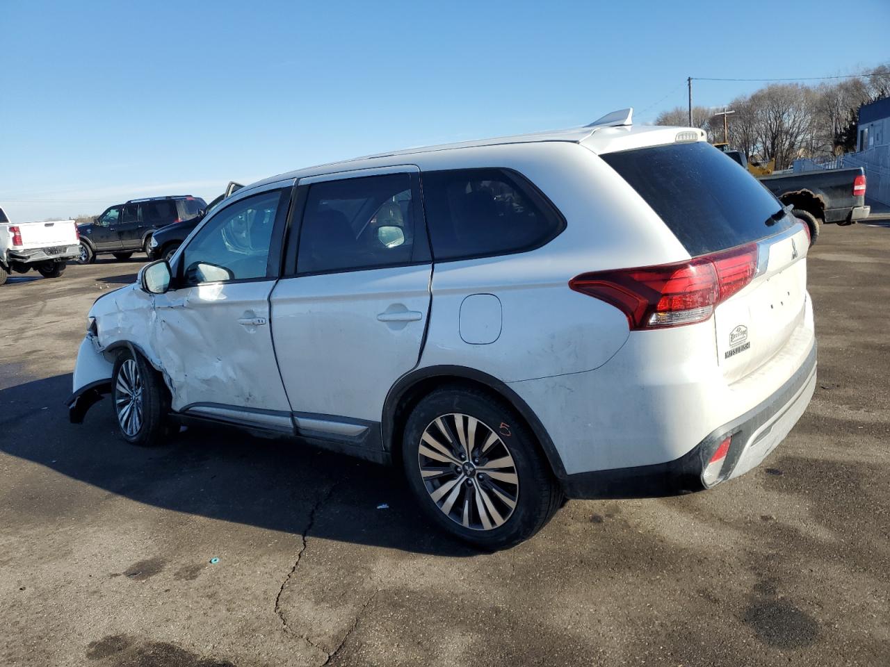 2019 Mitsubishi Outlander - Image 2