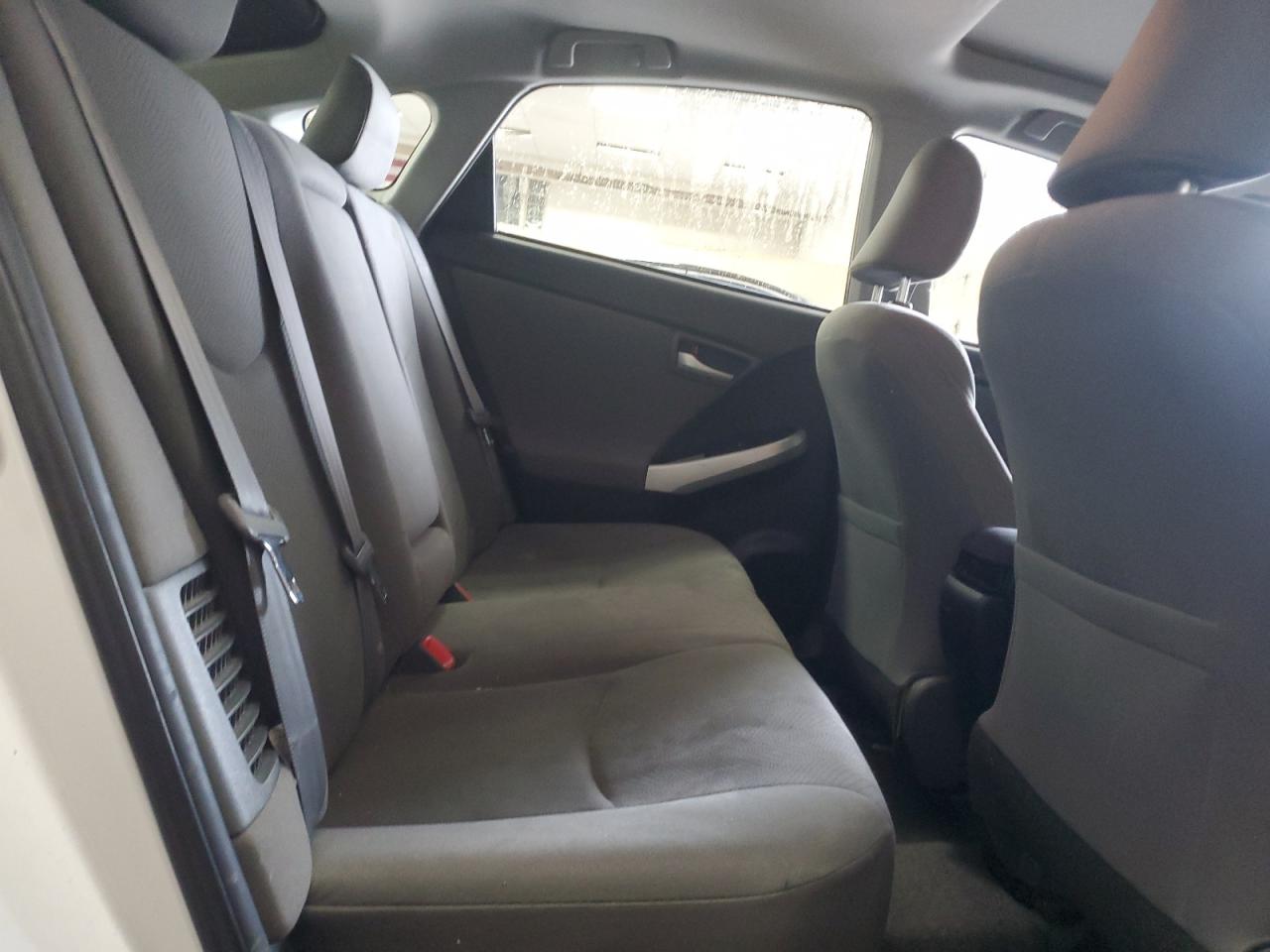 2014 Toyota Prius - Image 10