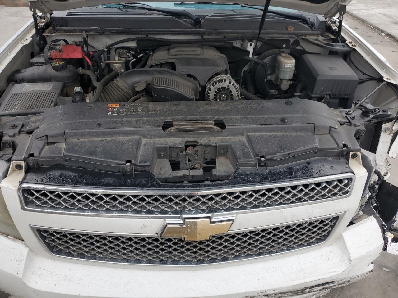 2011 Chevrolet Suburban - Image 13