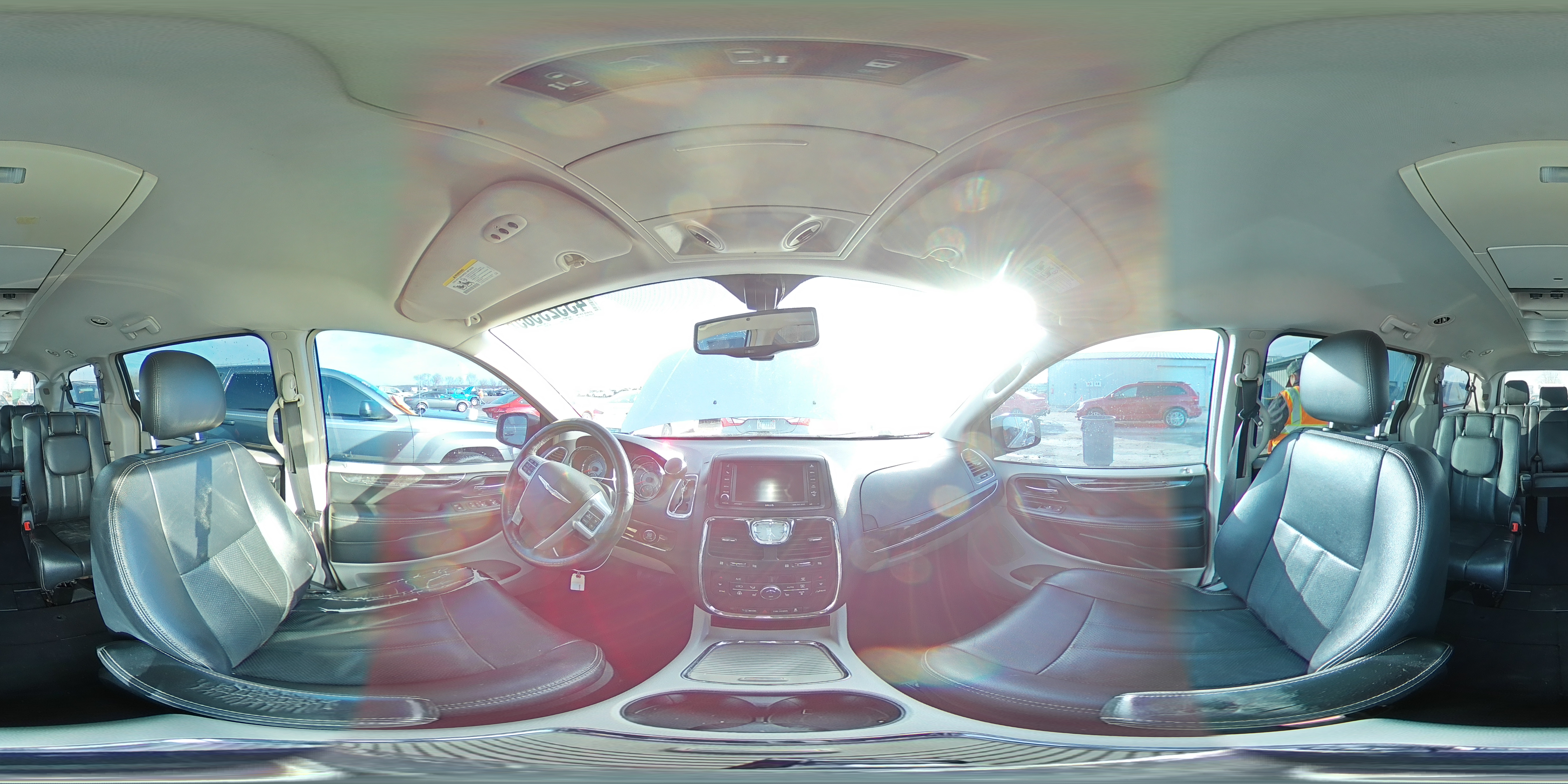 2014 Chrysler Town & Country - Image 16