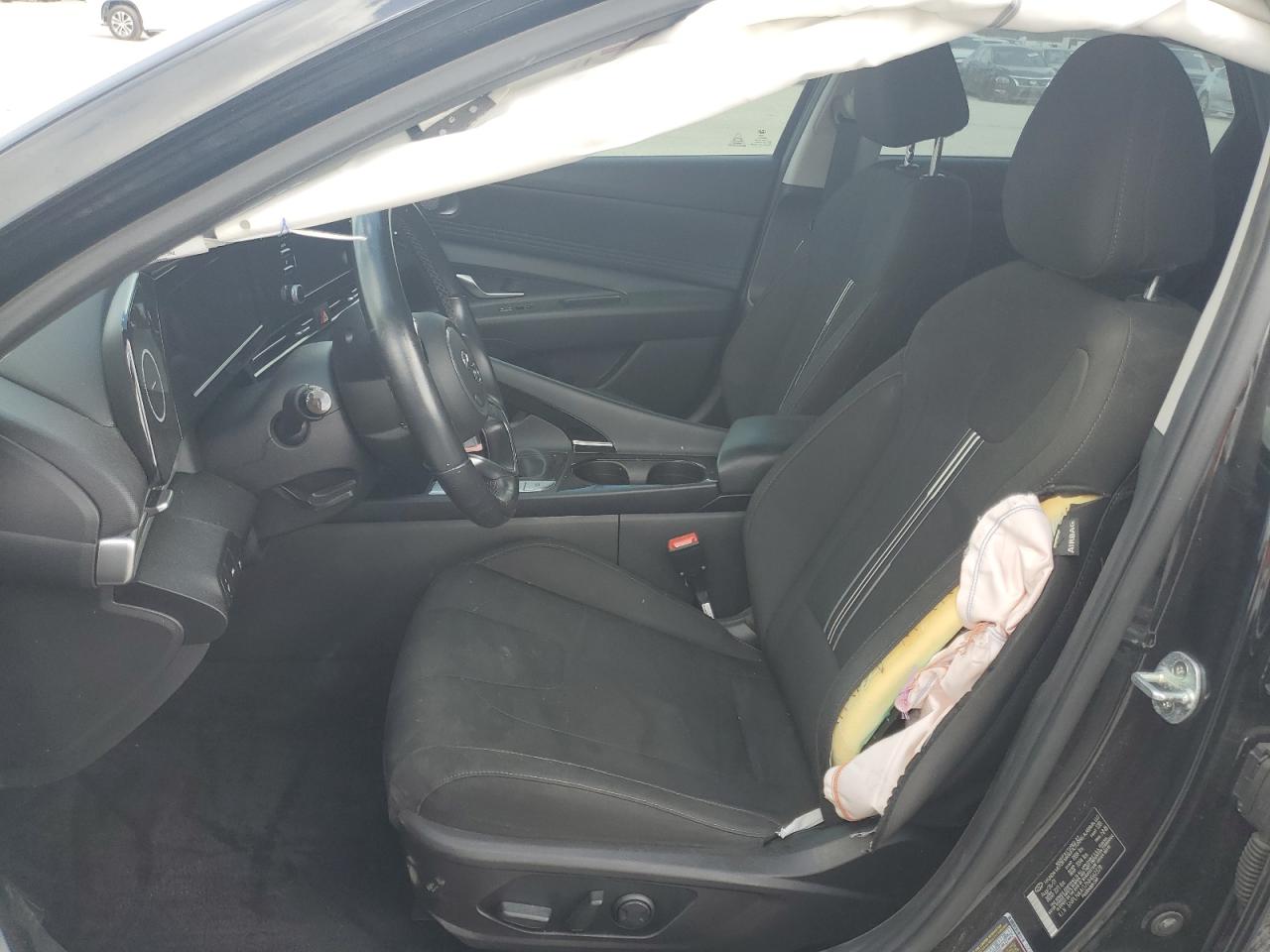 2022 Hyundai Elantra - Image 7