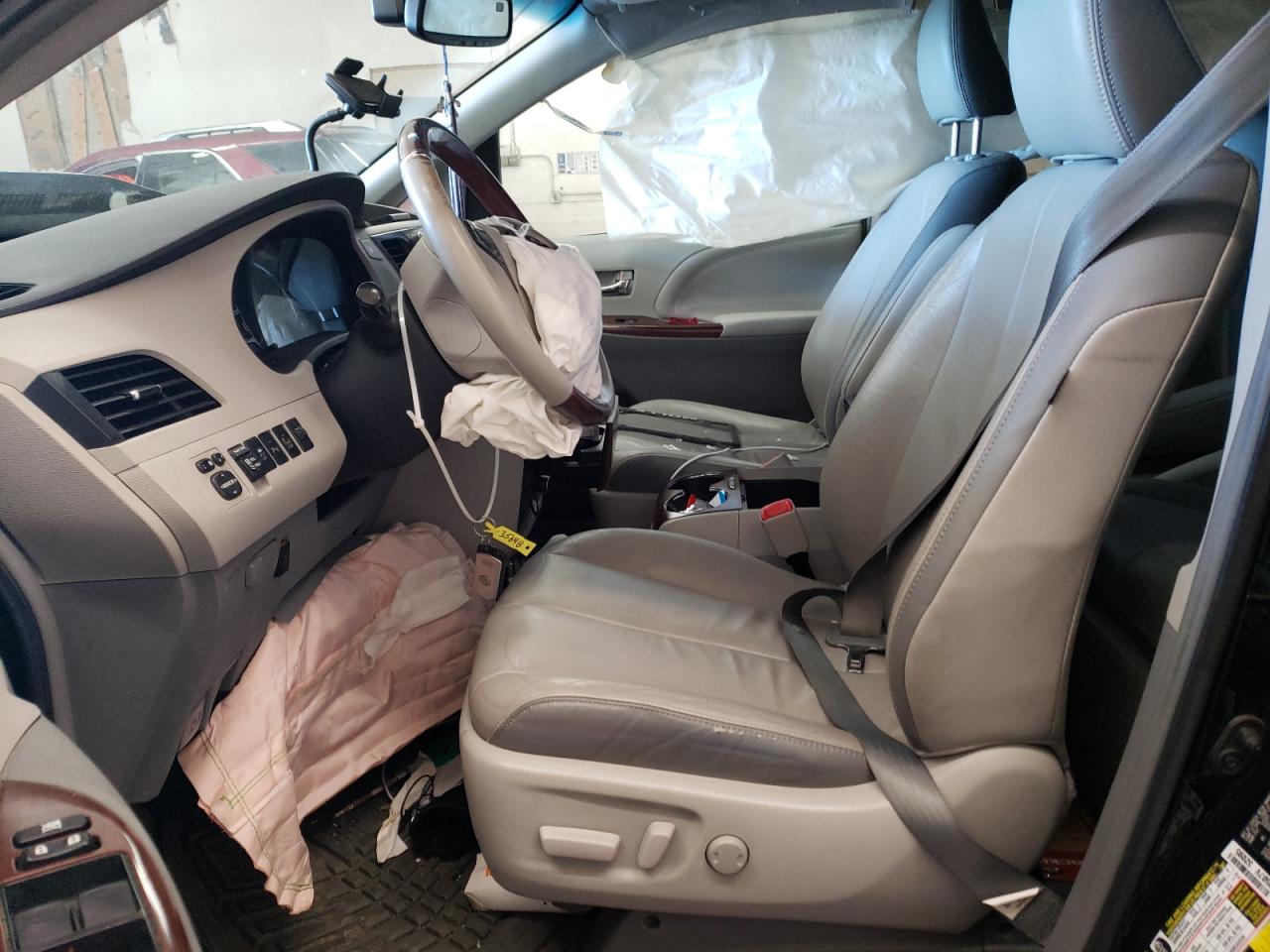 2013 Toyota Sienna - Image 7