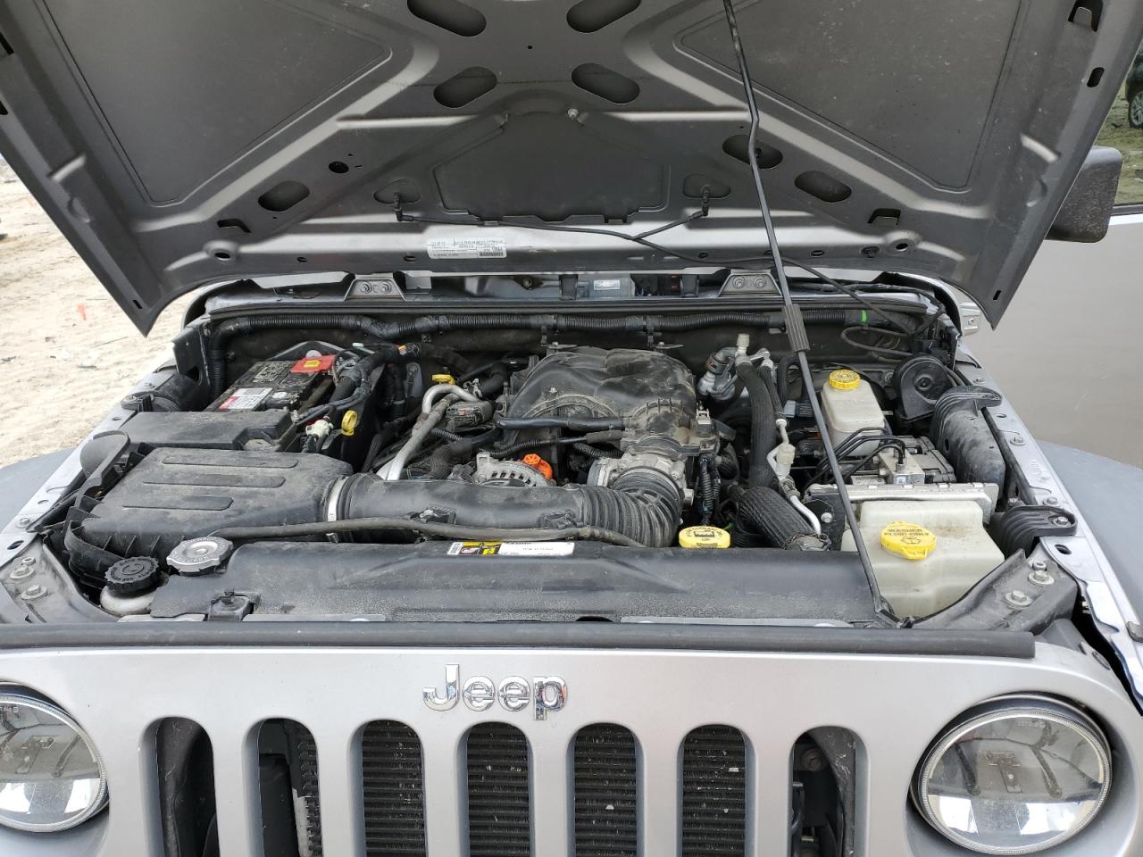 2015 Jeep Wrangler - Image 14