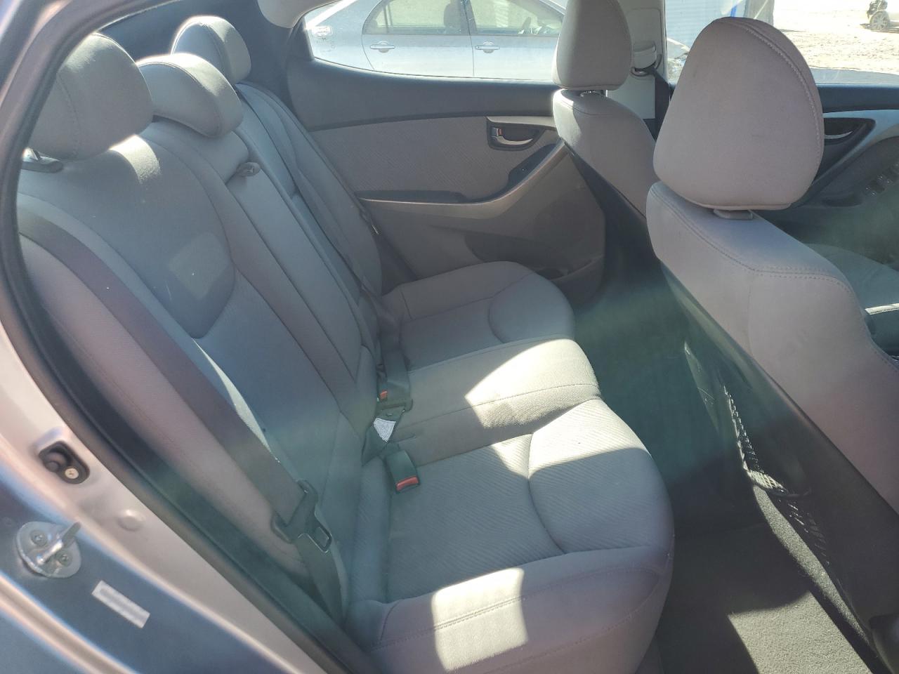 2013 Hyundai Elantra - Image 10