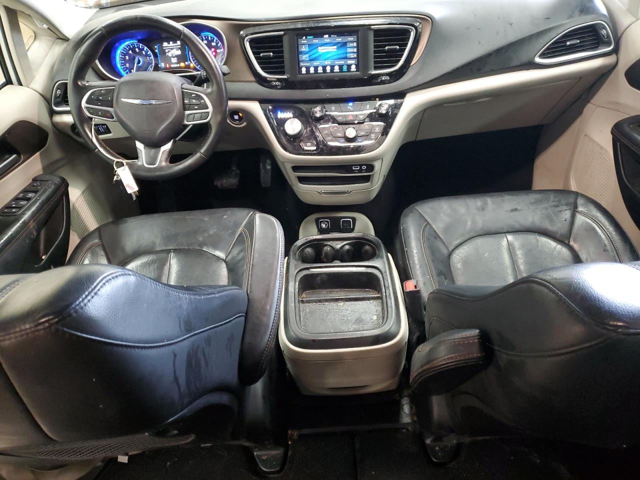 2018 Chrysler Pacifica - Image 8