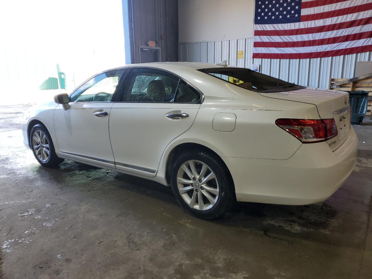 2010 Lexus ES - Image 2