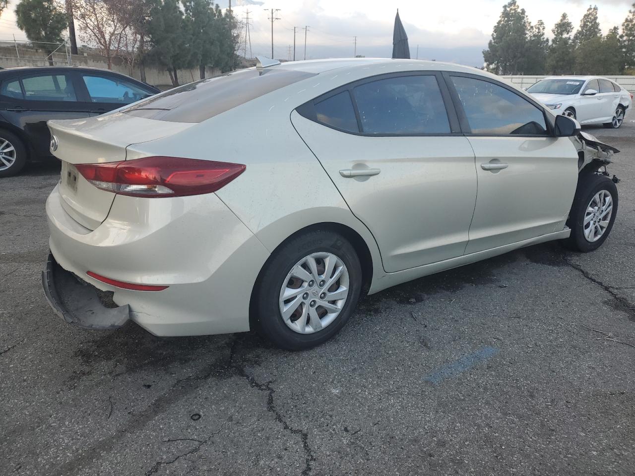 2017 Hyundai Elantra - Image 3