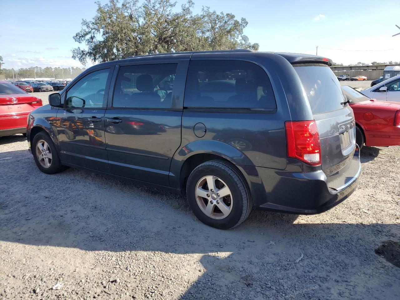 2013 Dodge Caravan - Image 2