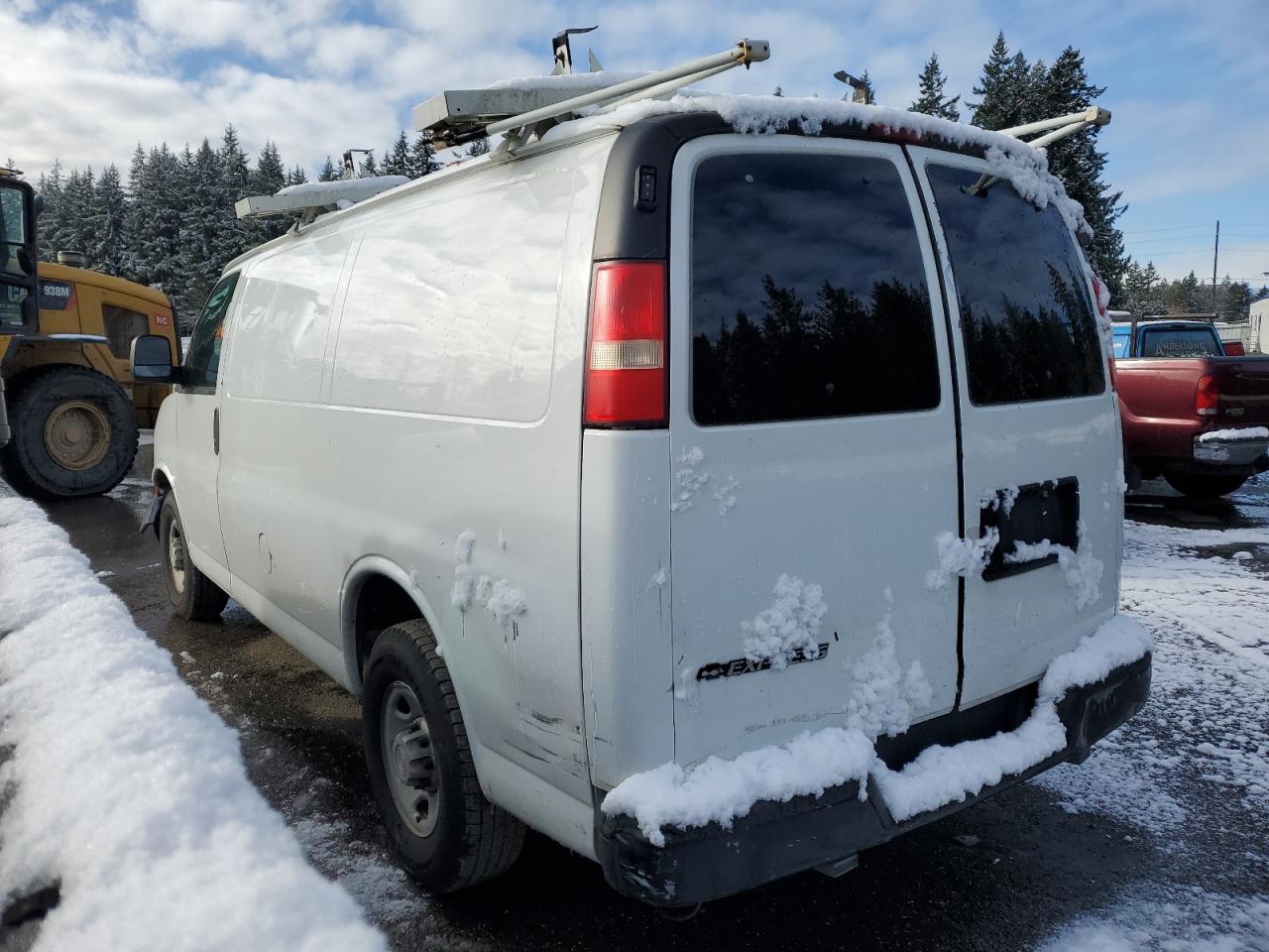 2009 Chevrolet Express - Image 2