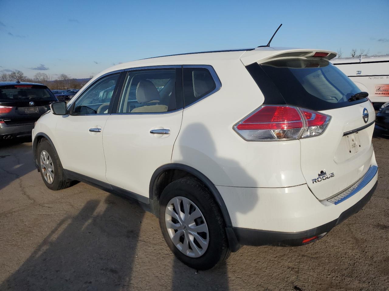 2015 Nissan Rogue - Image 2