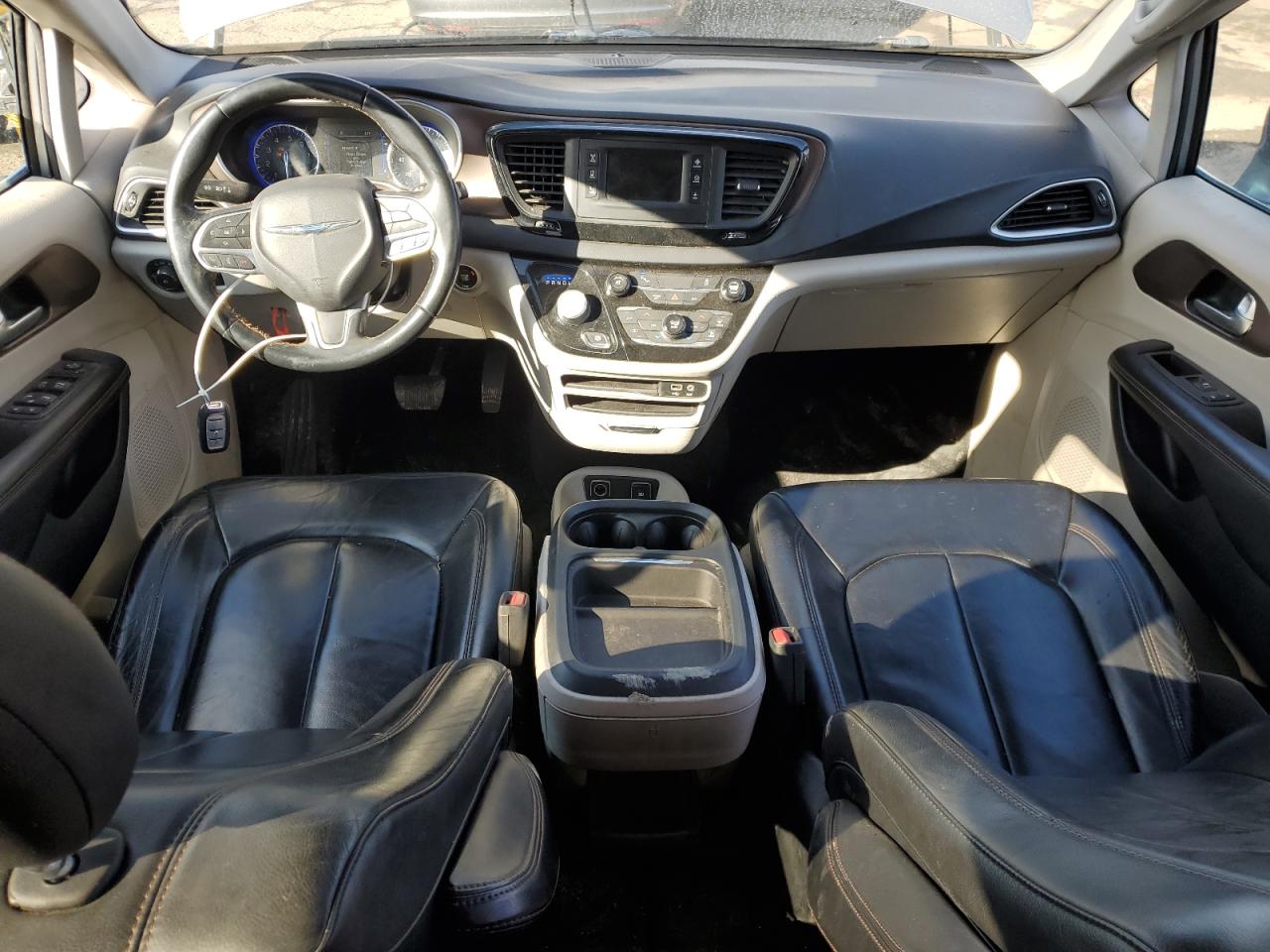 2017 Chrysler Pacifica - Image 8