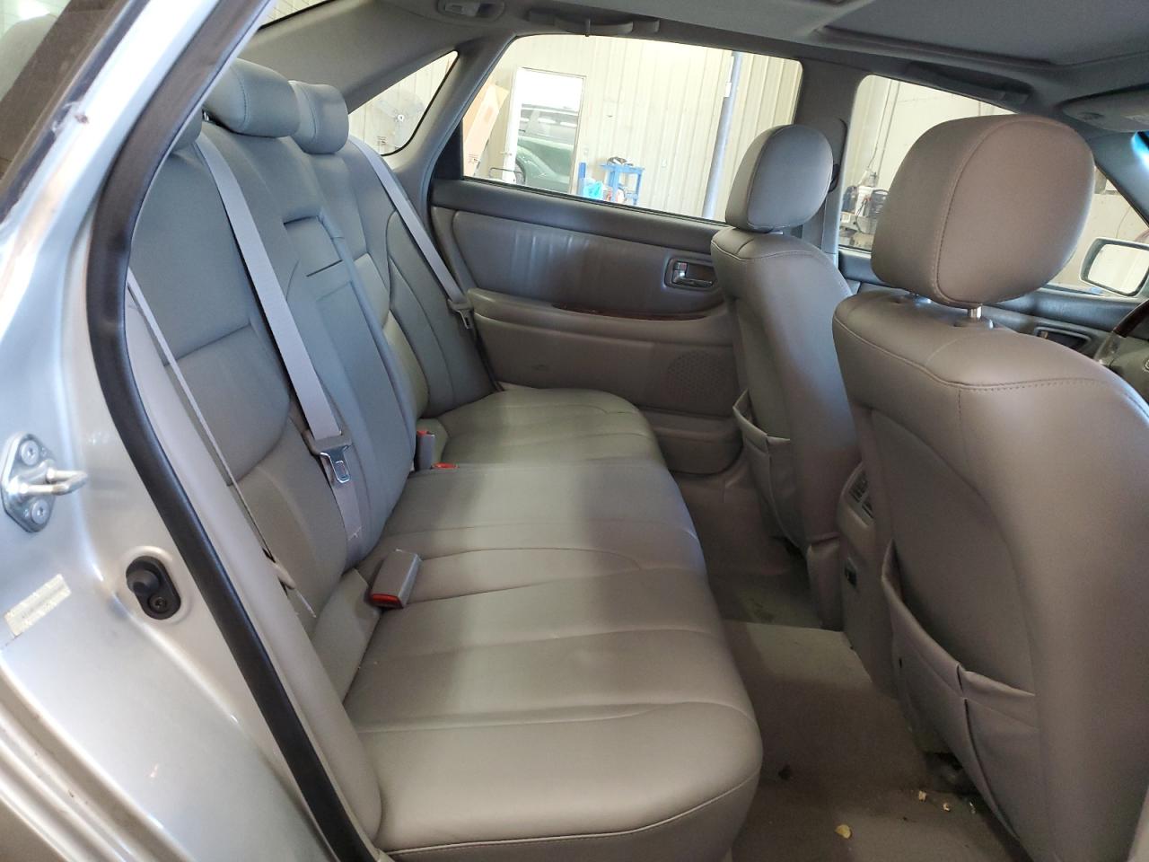 2003 Toyota Avalon - Image 10