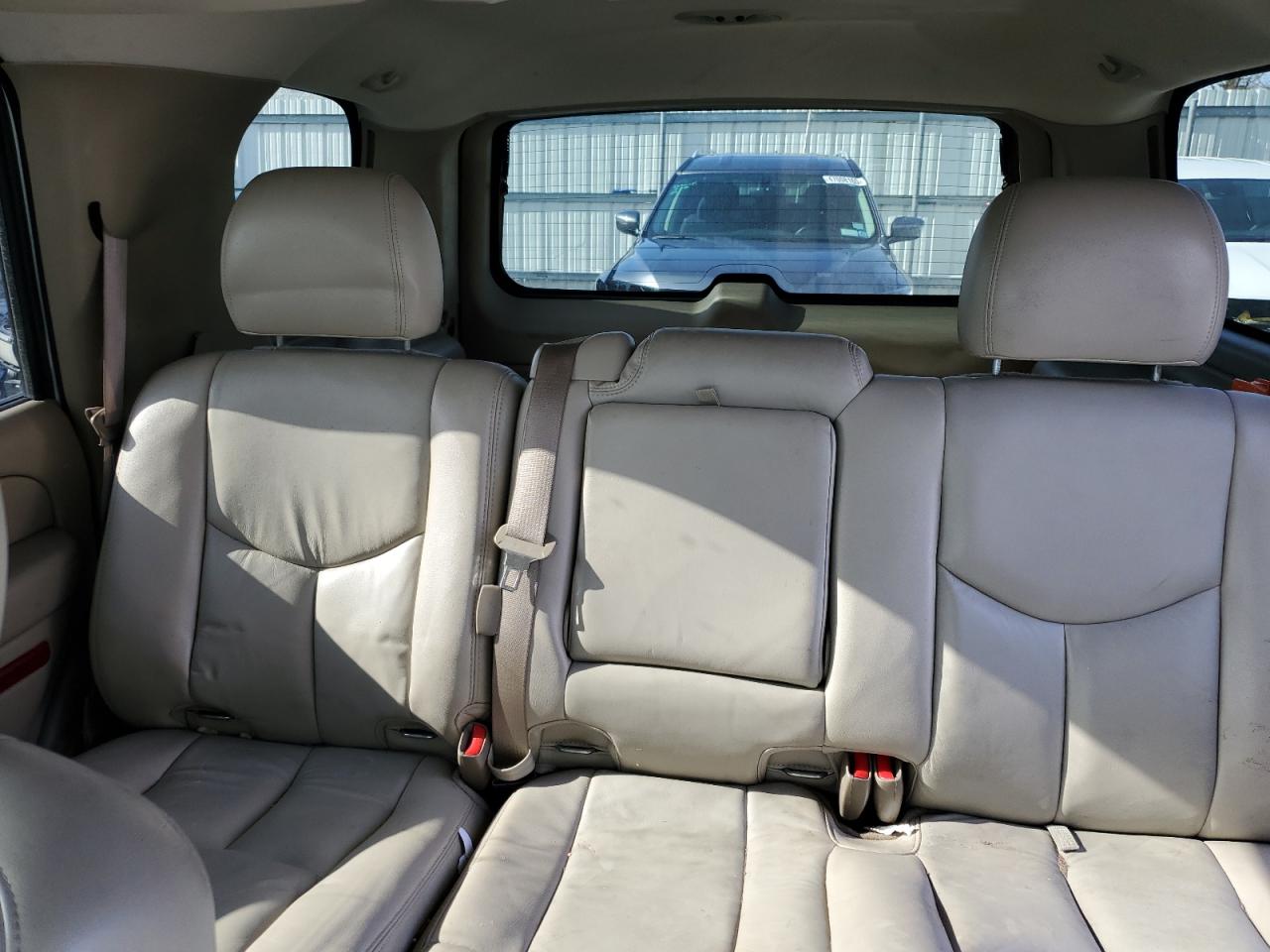 2005 Chevrolet Tahoe - Image 10