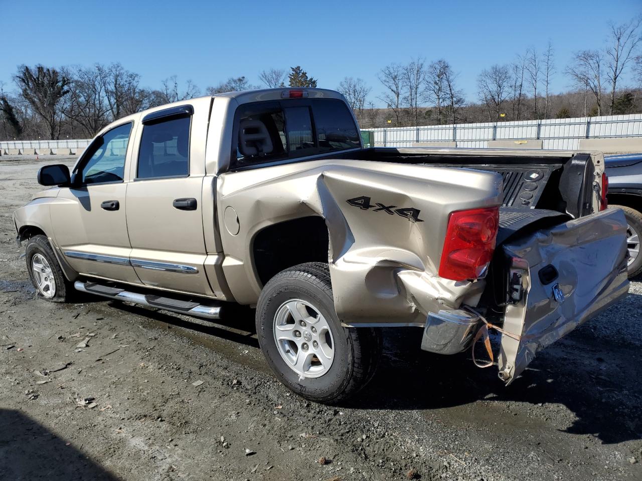 2005 Dodge Dakota - Image 2