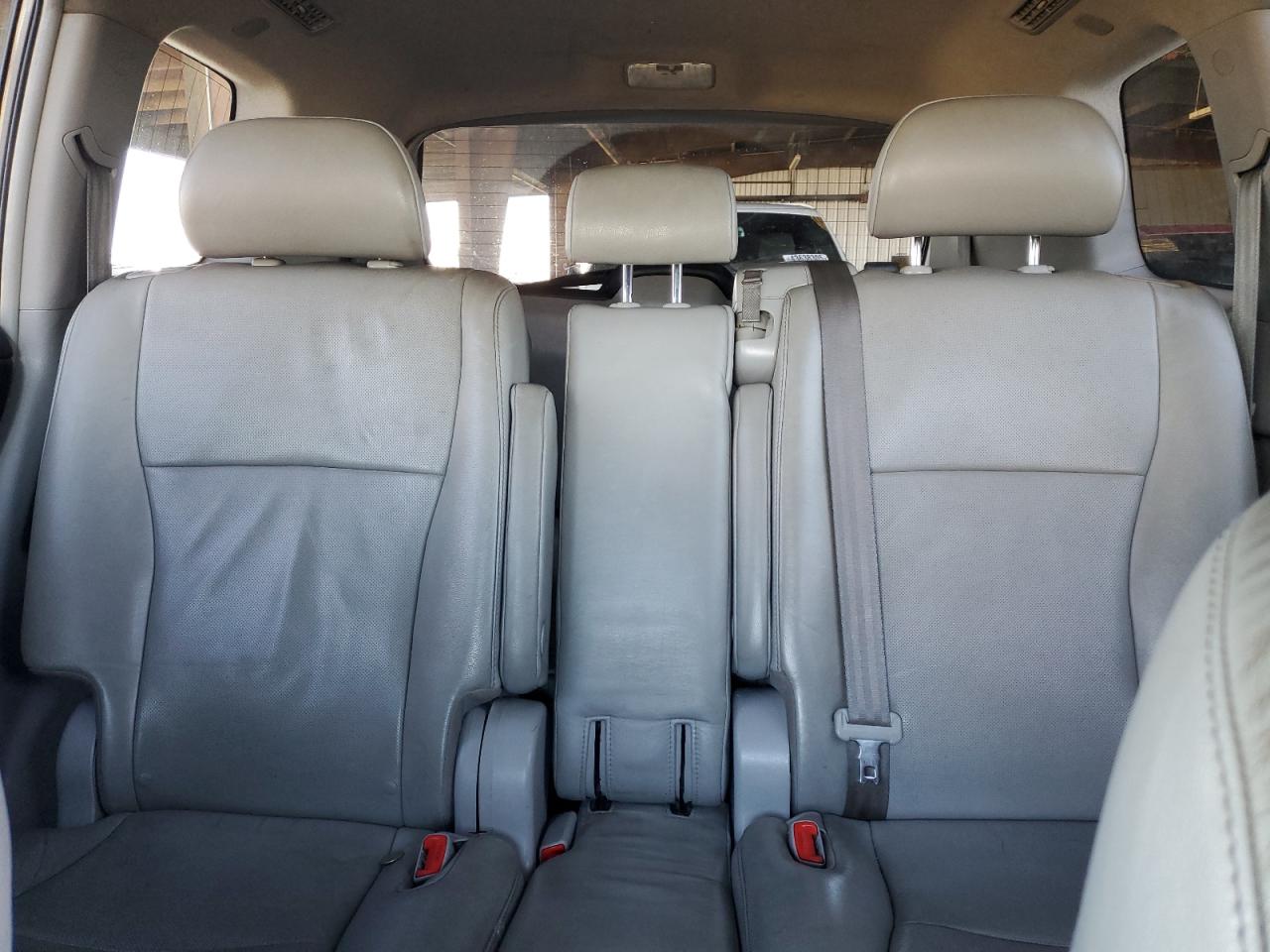 2012 Toyota Highlander - Image 10