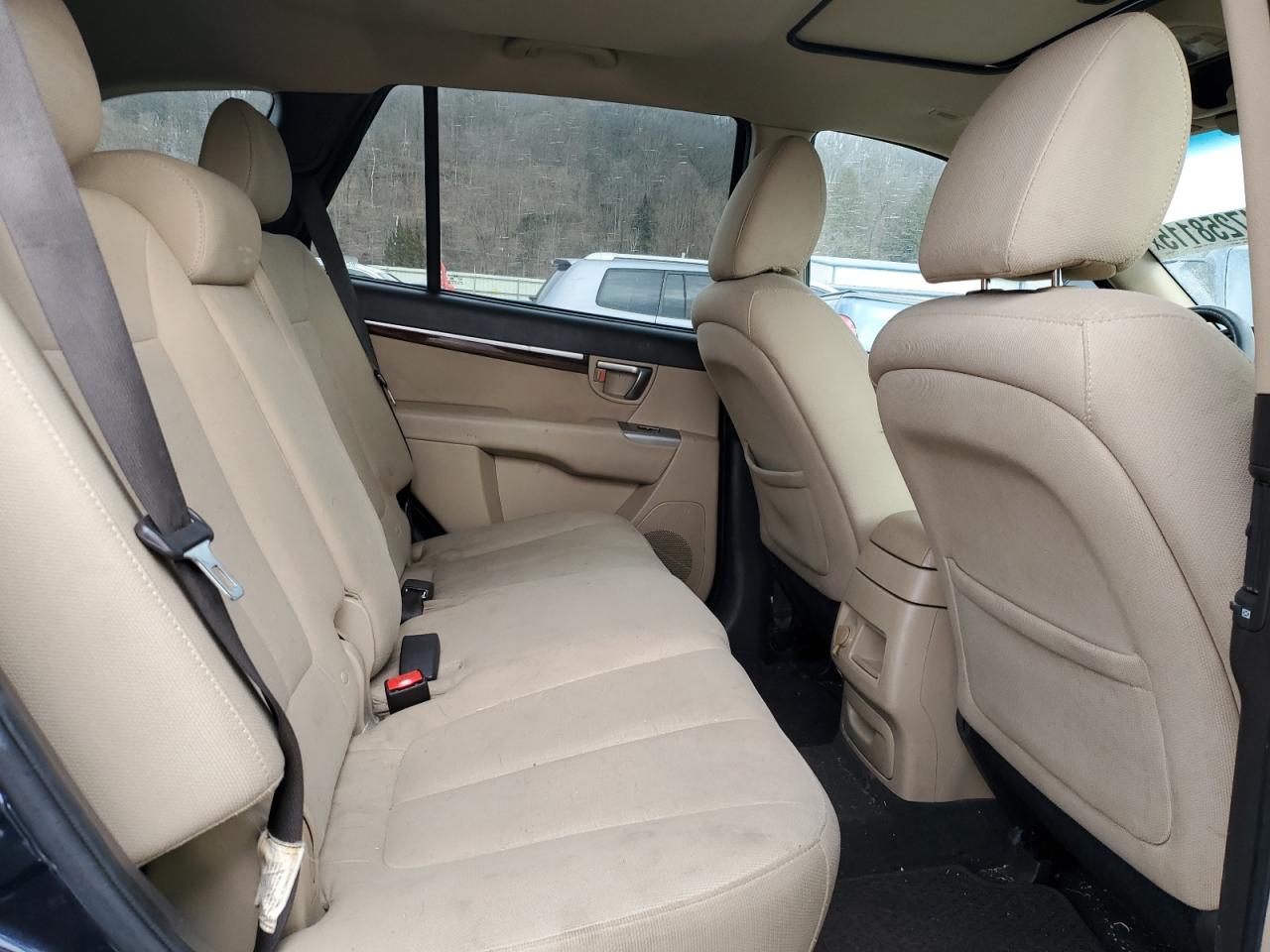 2011 Hyundai Santa Fe - Image 11