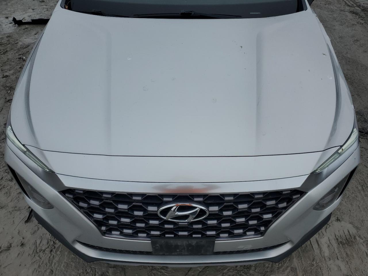 2019 Hyundai Santa Fe - Image 12