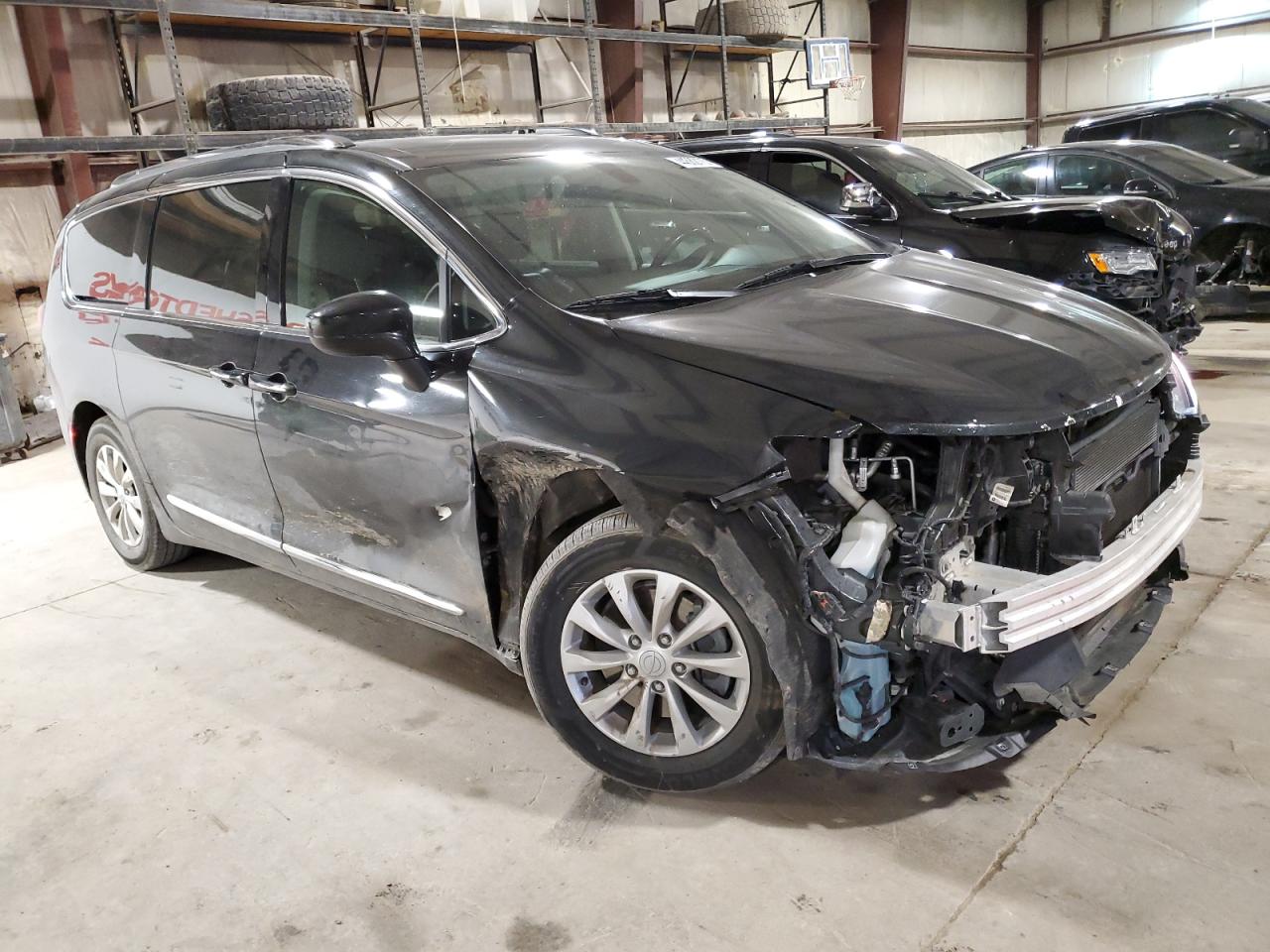 2018 Chrysler Pacifica - Image 4