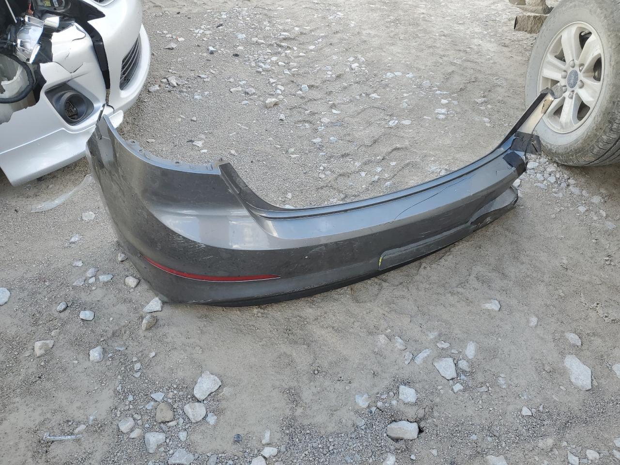 2018 Hyundai Elantra - Image 12