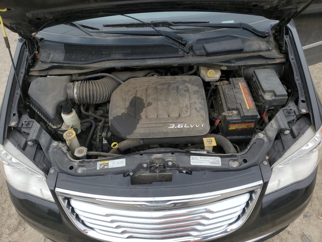 2016 Chrysler Town & Country - Image 12