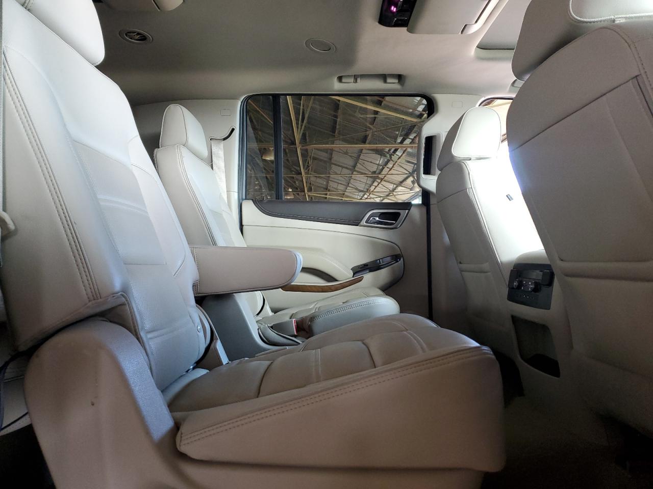 2020 GMC Yukon - Image 11