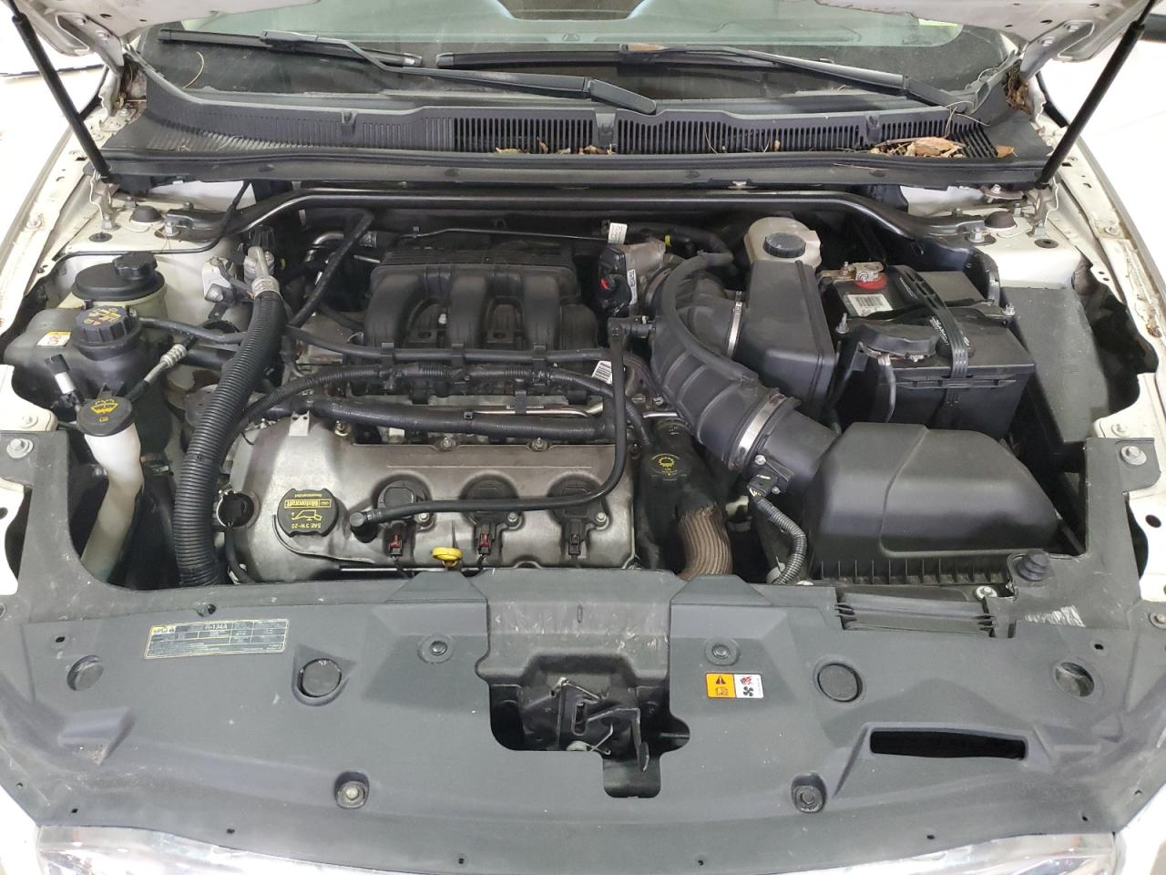 2010 Ford Taurus - Image 11