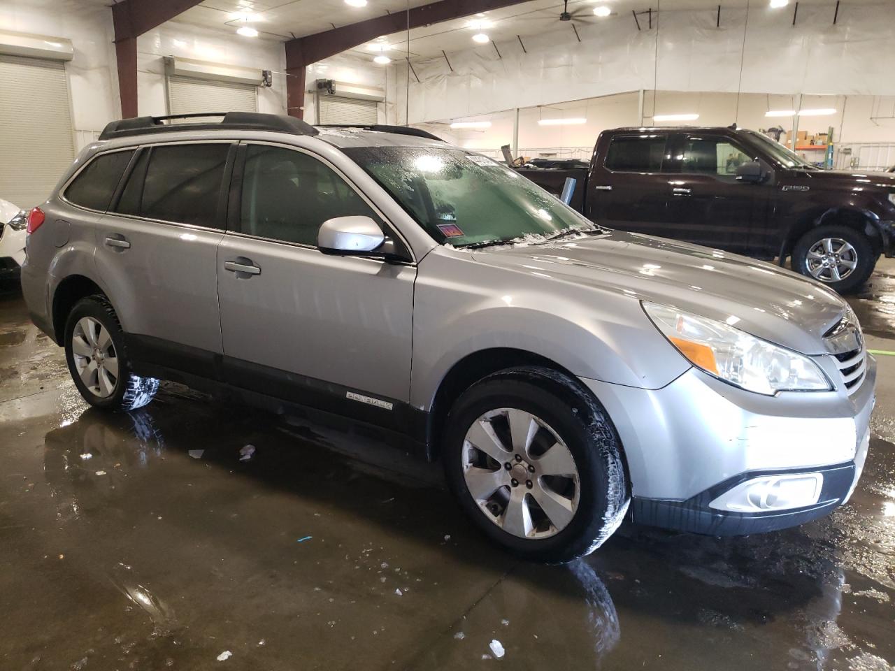 2010 Subaru Outback - Image 4