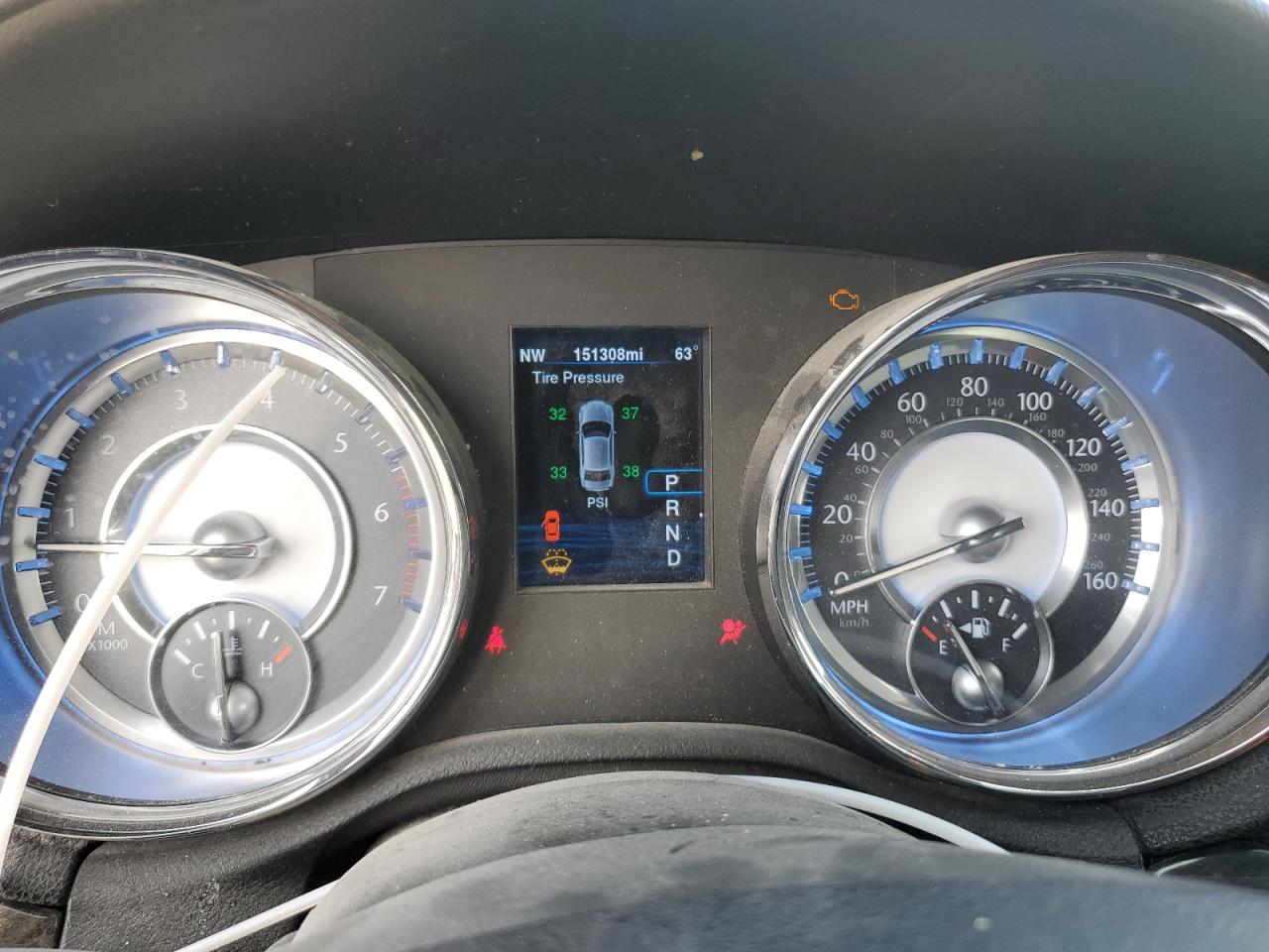 2013 Chrysler 300 - Image 9