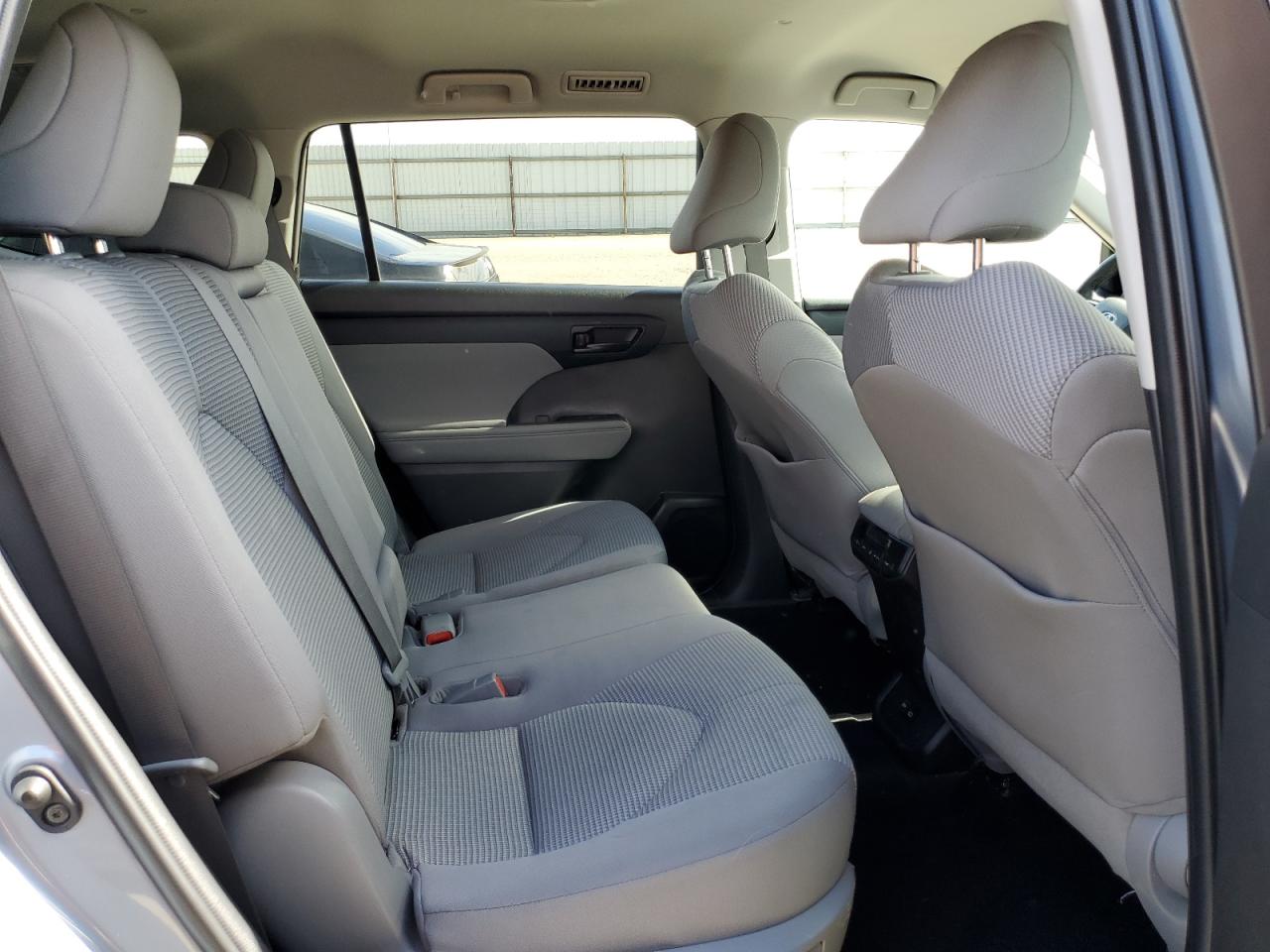 2022 Toyota Highlander - Image 11