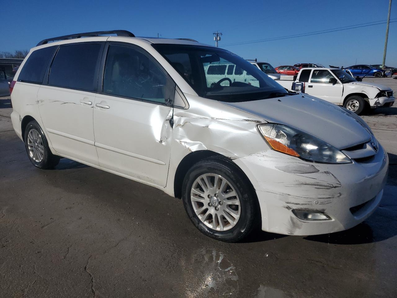 2010 Toyota Sienna - Image 4
