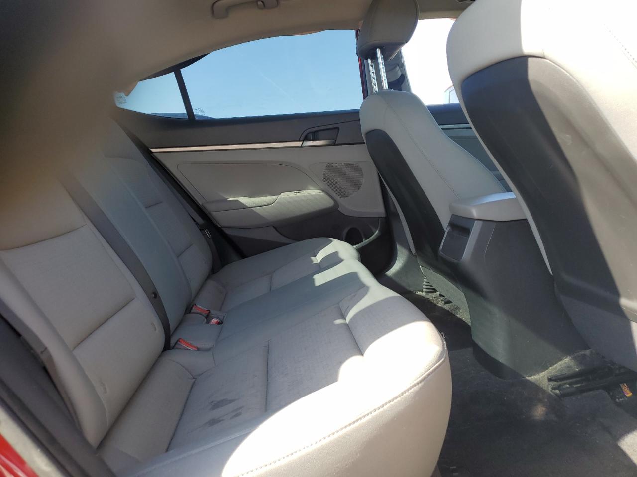 2017 Hyundai Elantra - Image 10